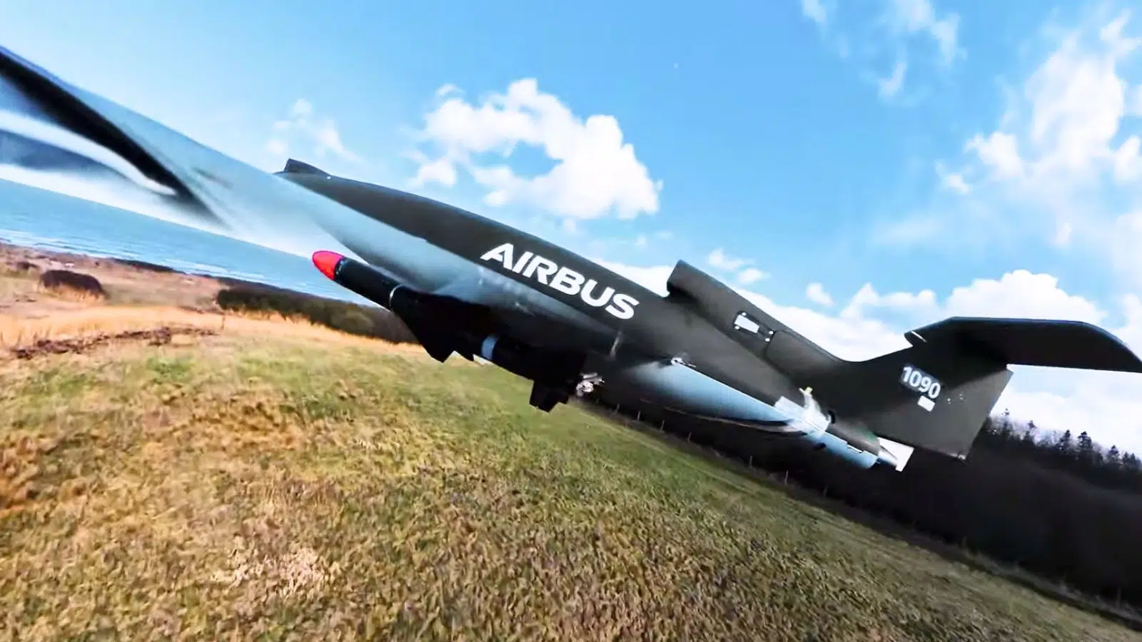 Avec le Bird of Prey, Airbus propose une nouvelle catégorie d'engin intercepteur pour lutter sur le même terrain que les drones kamikazes : leur coût Avec le Bird of Prey, Airbus propose une nouvelle catégorie d'engin intercepteur pour lutter sur le même terrain que les drones kamikazes : leur coût