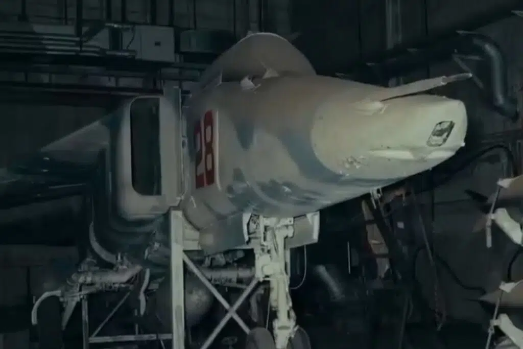 Selon certaines vidéos prises par fans d'Urbex, la Minsk abritait encore un Mig23 (du moins avant son incendie en 2024).