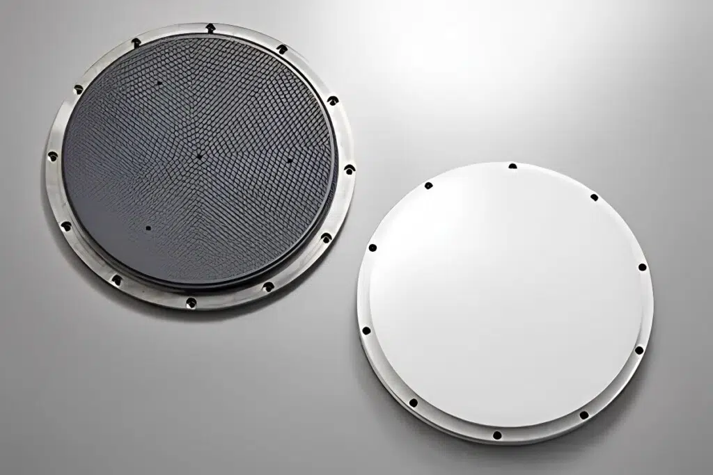 Les mandrins électrostatiques (ESC) de TOTO contribuent aux processus de fabrication de semi-conducteurs de pointe.