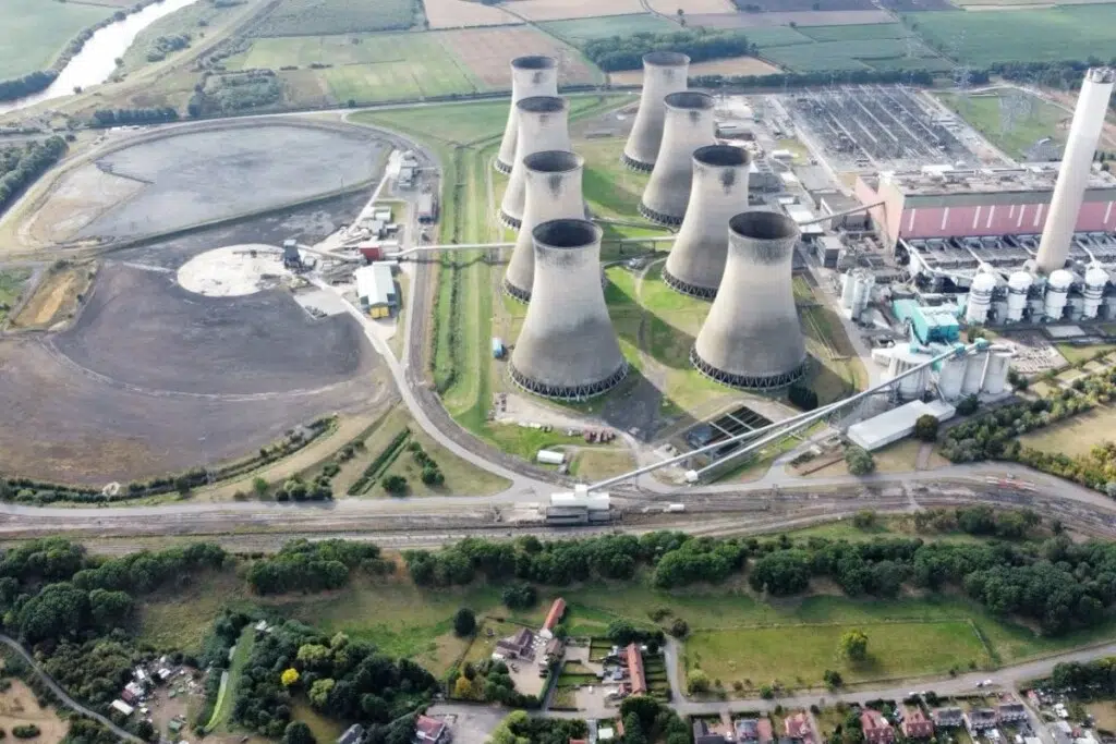 Le site de la centrale électrique de Cottam dans le Nottinghamshire, où Holtec, EDF et Tritax prévoient de développer des réacteurs SMR-300 et des centres de données.