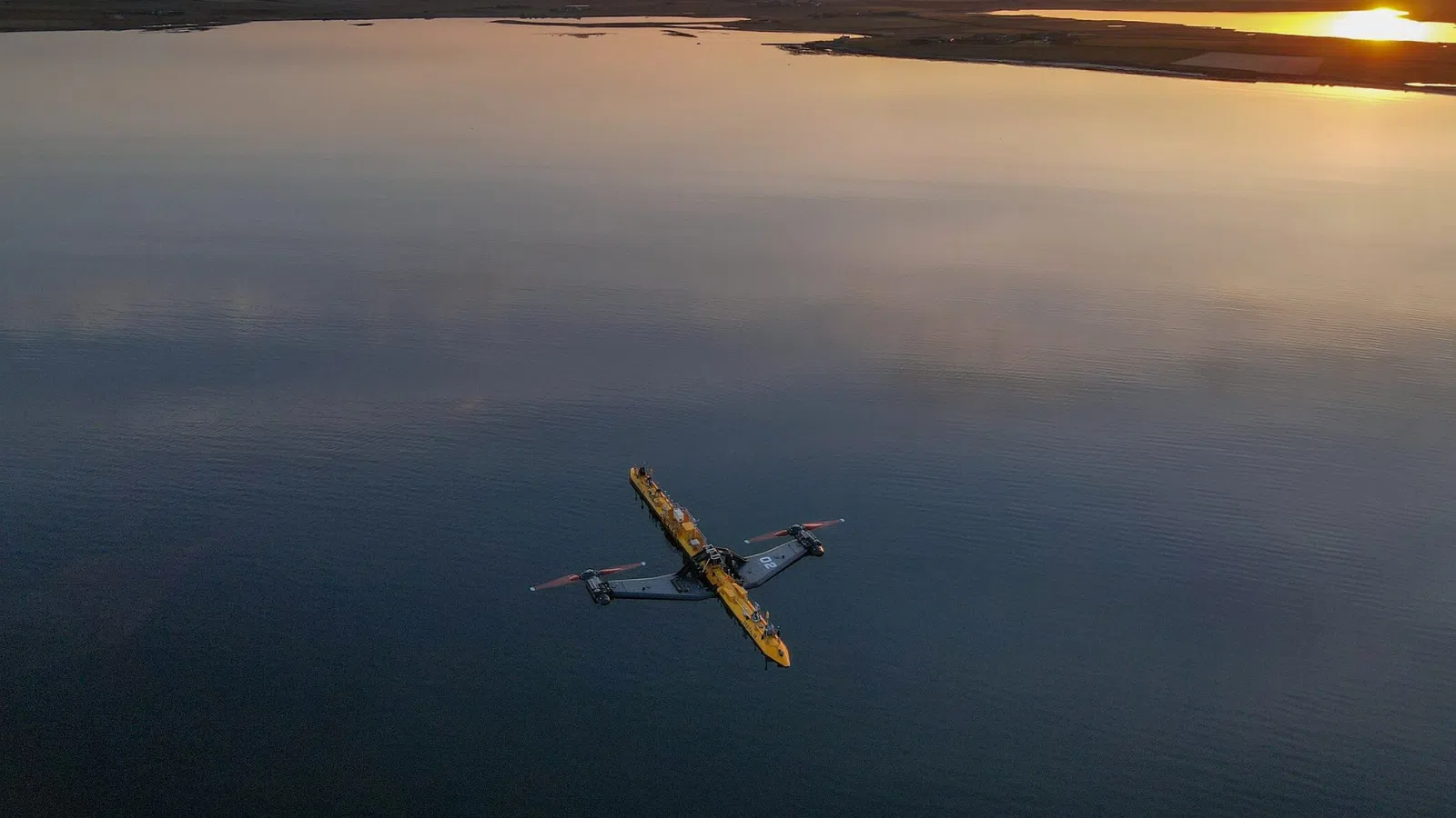 Non, ce que vous voyez n'est pas un avion à hélices géantes mais une expérience menée au large de l’Écosse de la plus puissance hydrolienne marémotrice du monde Non, ce que vous voyez n'est pas un avion à hélices géantes mais une expérience menée au large de l’Écosse de la plus puissance hydrolienne marémotrice du monde
