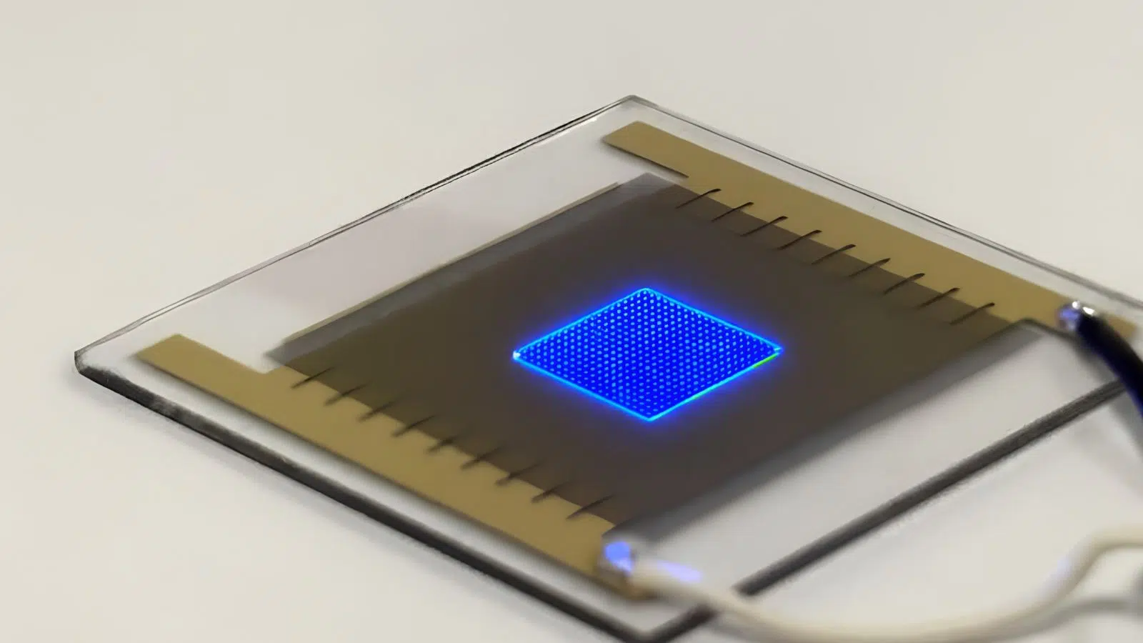 Cette entreprise française maîtrise une technologie que ni Apple ni Samsung n'ont encore réussi à dompter et qui pourrait peser 50 milliards d'euros en 2030 : les microLED Cette entreprise française maîtrise une technologie que ni Apple ni Samsung n'ont encore réussi à dompter et qui pourrait peser 50 milliards d'euros en 2030 : les microLED