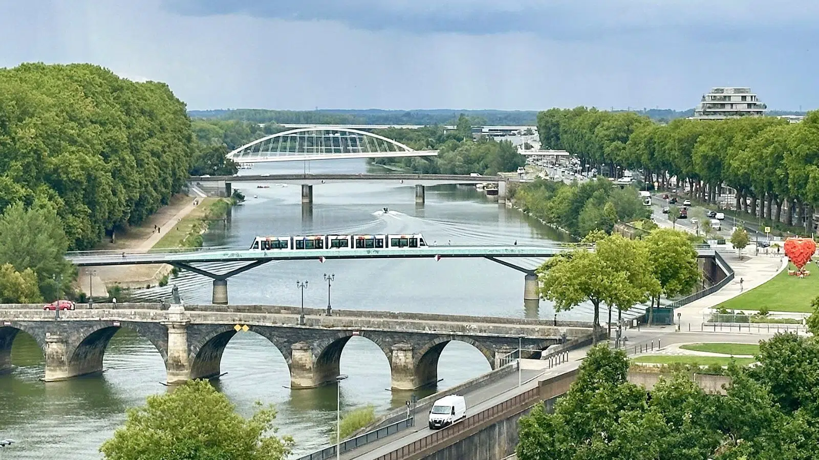 Cette ville française va devenir une des capitales européennes de l’automobile grâce à la modernisation de son usine de phares de poids lourds : Angers Cette ville française va devenir une des capitales européennes de l’automobile grâce à la modernisation de son usine de phares de poids lourds : Angers