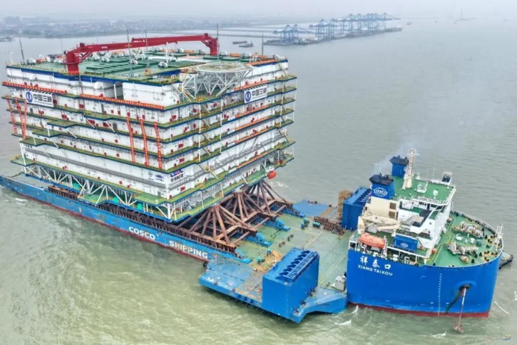 Le Xiang Tai Kou a porté le nouveau convertisseur en mer de Chine méridionale, à 100 kilomètres au large de la ville portuaire de Yangjiang.