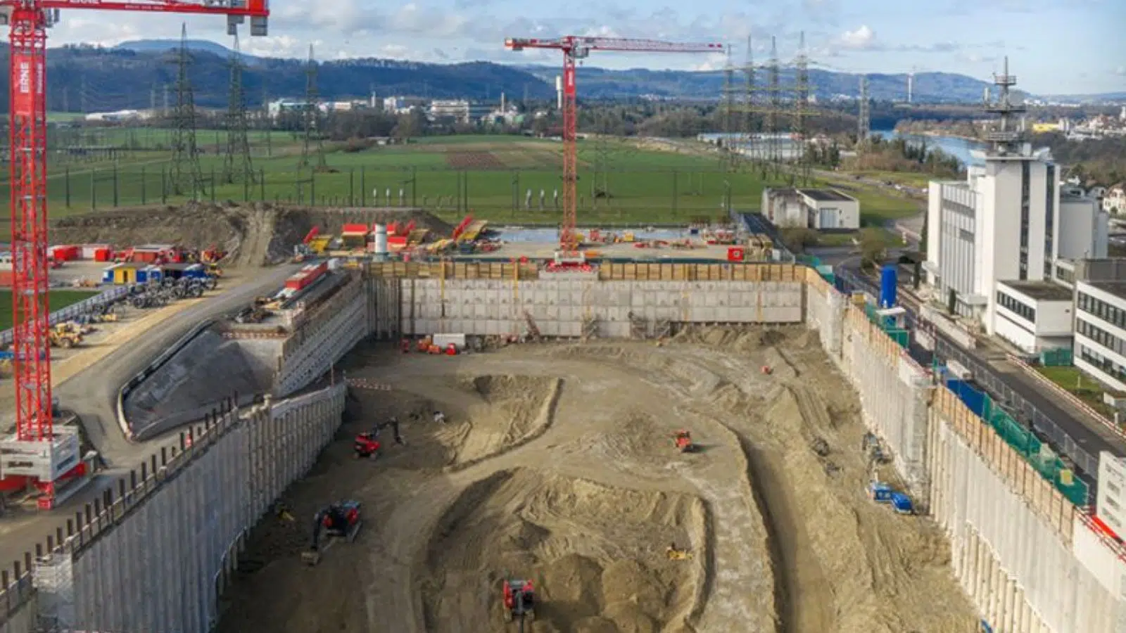 Ce trou gigantesque de la taille d'un immeuble de 8 étages est en Suisse et il va permettre au pays de battre le record de la plus puissante batterie à flux redox Ce trou gigantesque de la taille d'un immeuble de 8 étages est en Suisse et il va permettre au pays de battre le record de la plus puissante batterie à flux redox