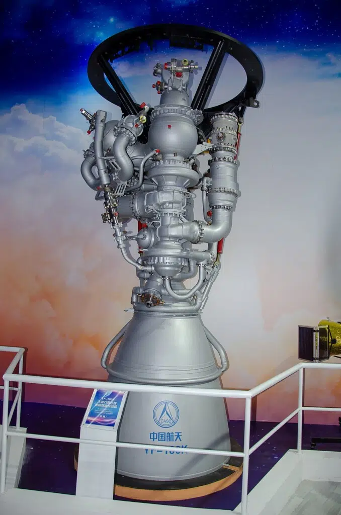 Le YF-100 est le moteur de la future Longue Marche 10 (elle en comptera 21).