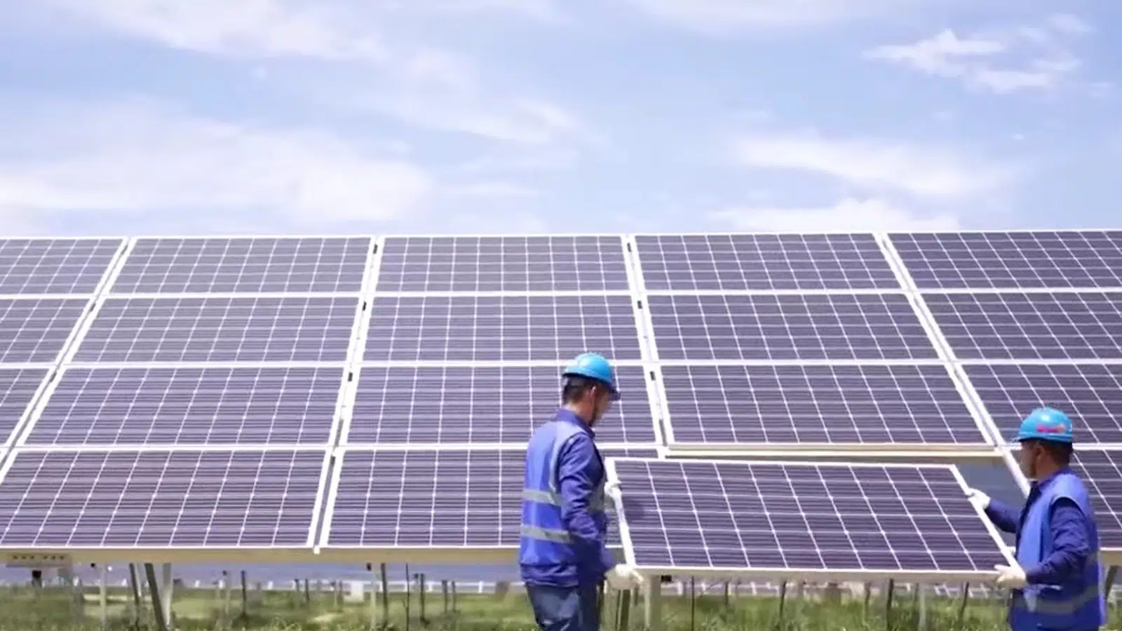 La Chine fait étalage d’une maitrise encore jamais vu dans le monde dans le solaire en reproduisant et en supprimant des oscillations à large bande dans une centrale La Chine fait étalage d’une maitrise encore jamais vu dans le monde dans le solaire en reproduisant et en supprimant des oscillations à large bande dans une centrale