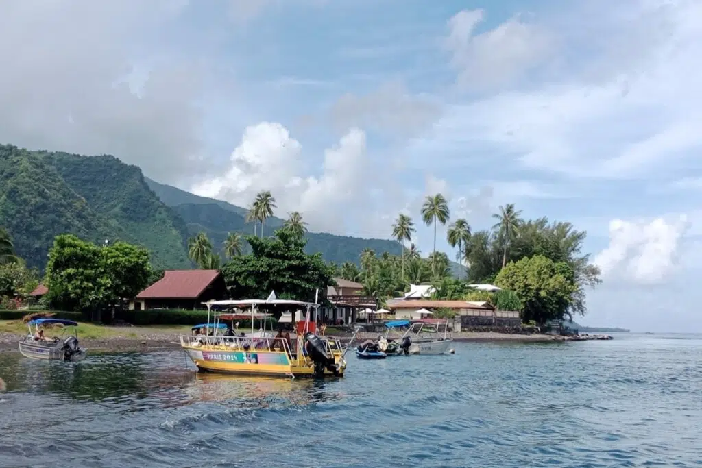 Le village de Teahupo'o comptait 1419 habitants en 2017.
