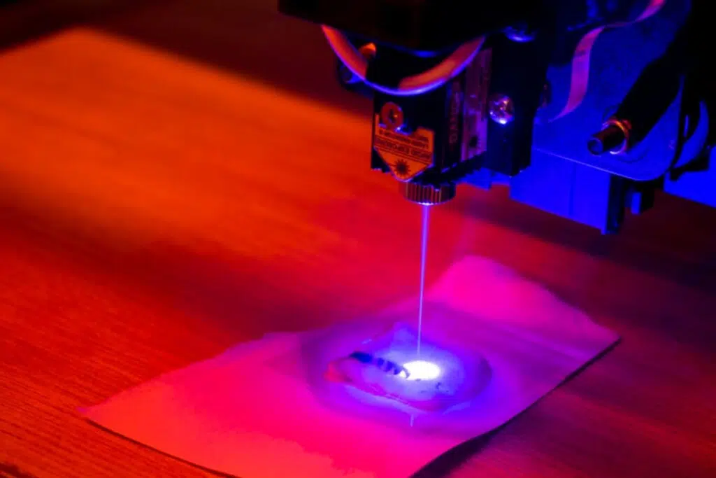 Test de référence d’un laser bleu chauffant un échantillon de pâte.