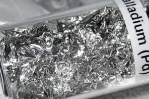L'Europe a encore une carte à jouer dans la quête des métaux stratégiques et qui pourrait générer 14 milliards d'euros par an : le recyclage de déchets électroniques