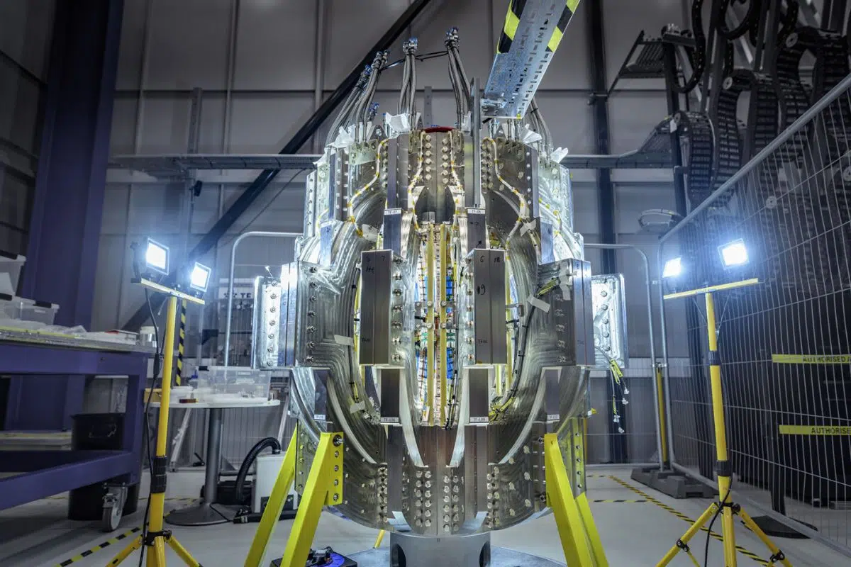 Grande première dans la fusion nucléaire avec l'exploit du Royaume-Uni qui est parvenu à créer un système complet d’aimants HTS dans une configuration réelle Grande première dans la fusion nucléaire avec l'exploit du Royaume-Uni qui est parvenu à créer un système complet d’aimants HTS dans une configuration réelle