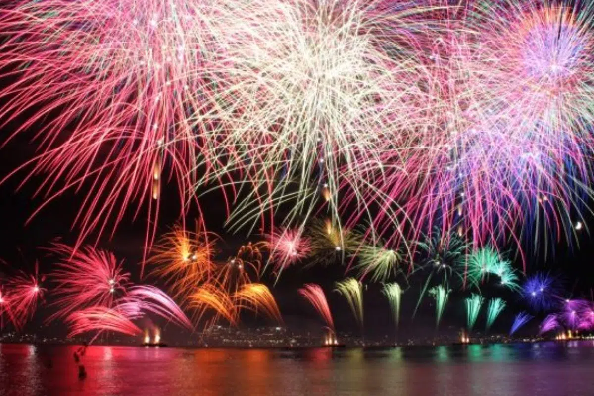 Cannes n'est pas mondialement connue QUE pour son festival de Cinéma mais aussi pour cet événement suivi par 700 000 visiteurs chaque année Cannes n'est pas mondialement connue QUE pour son festival de Cinéma mais aussi pour cet événement suivi par 700 000 visiteurs chaque année