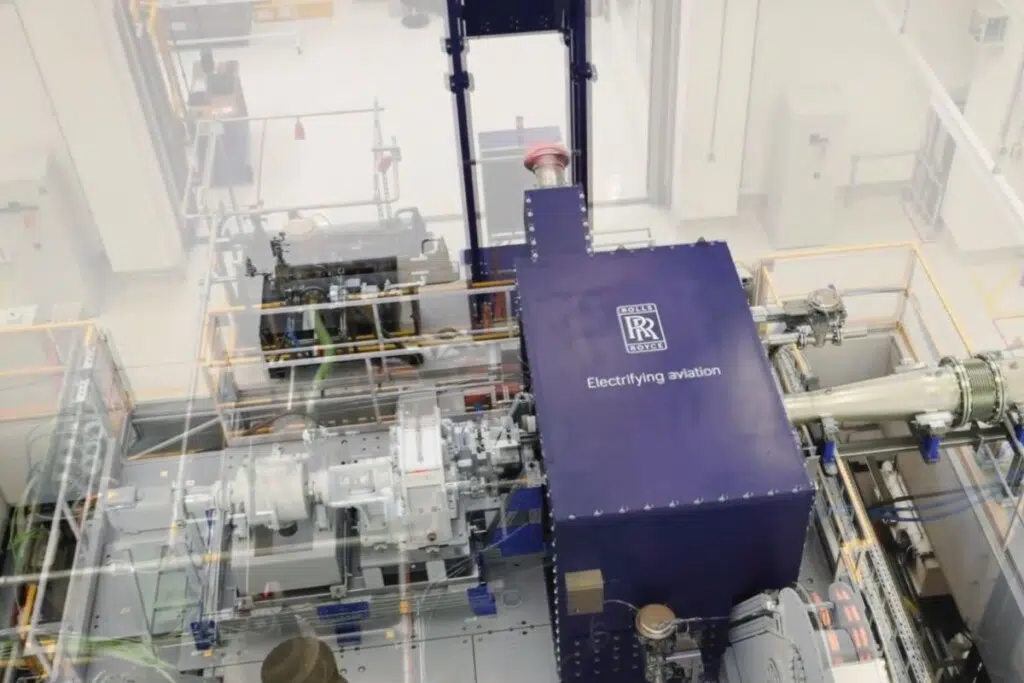Rolls Royce teste depuis 2023 de nouveaux moteurs hybrides.